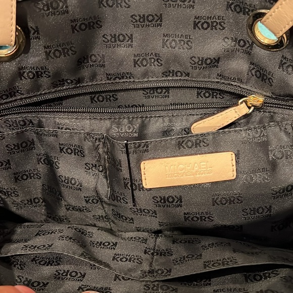 š„Michael Kors Black Patent  Tote Bagš„ - Picture 9 of 9